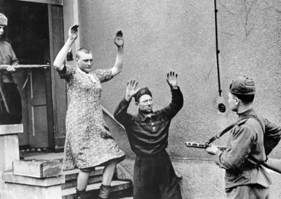 Как фашисты переоделись в женщин и пошли за водой. Как их вычислили советские солдаты